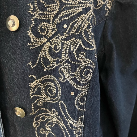 Jean jacket - Picture 2 of 5